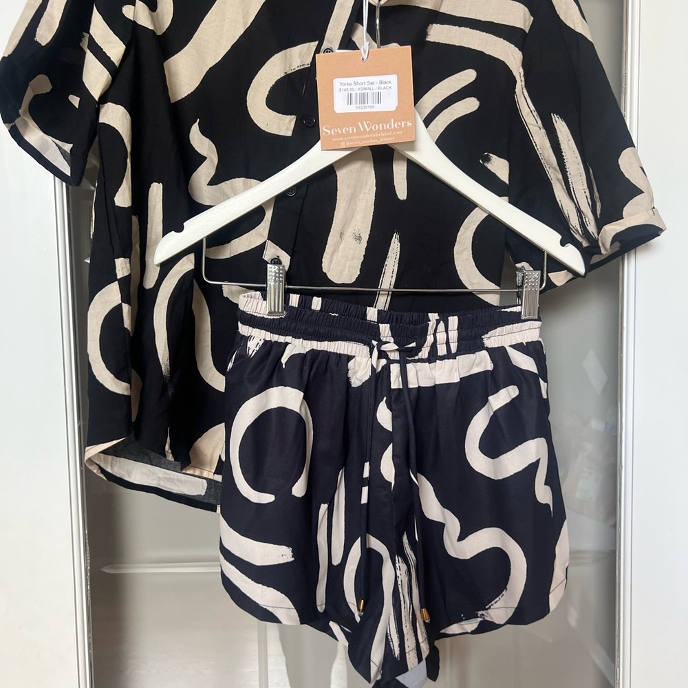 Women’s brand new shorts that with tags